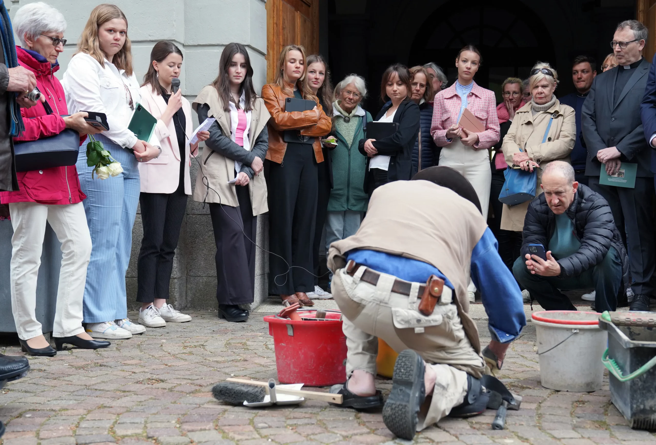 Stolpersteinverlegung mit Redebeiträgen der SuS